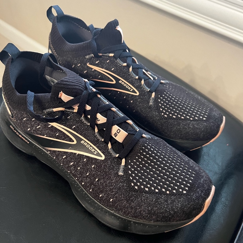 WOMENS BROOKS GLYCERIN STEALTHFIT 20